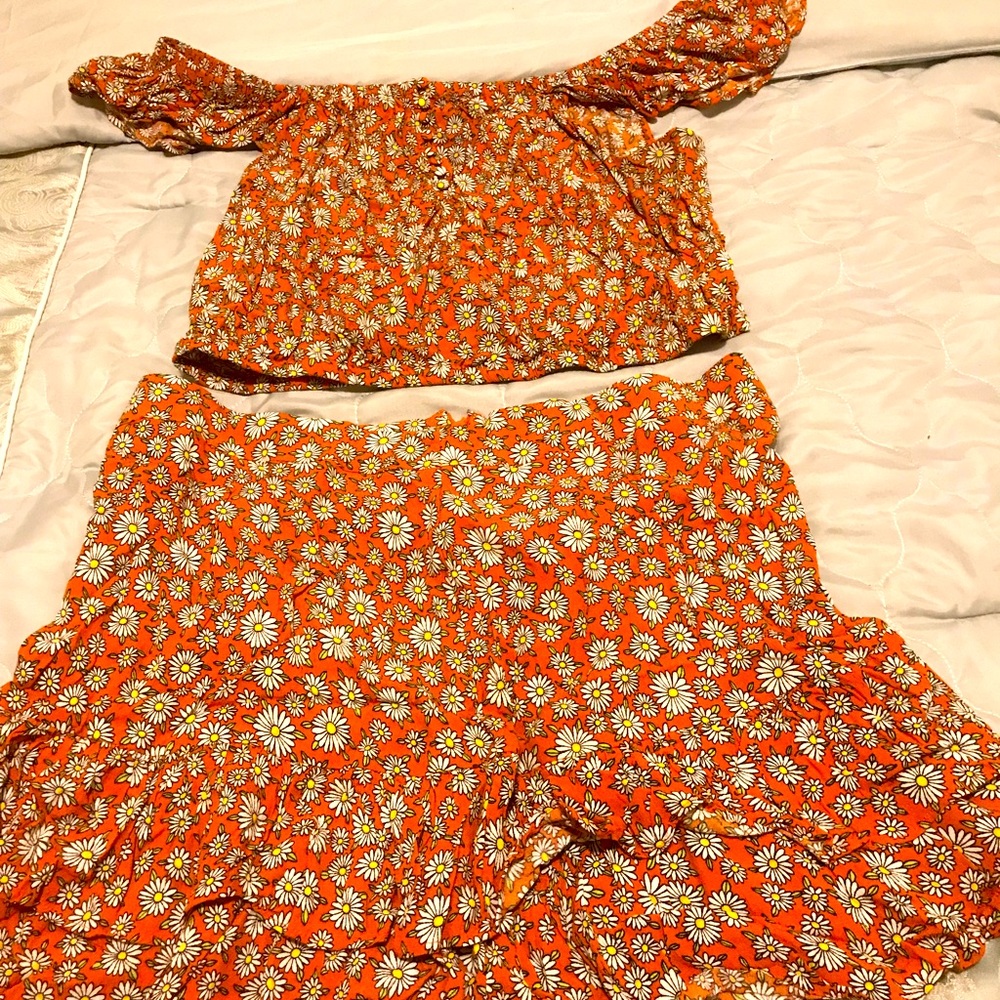 Forever 21 two piece set crop top & high waisted skirt.